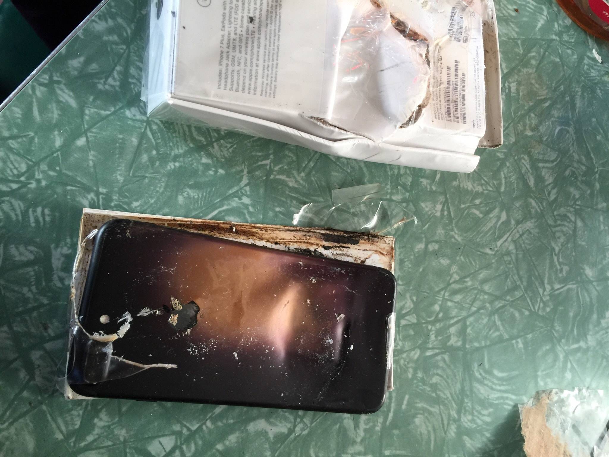 Apple Iphone 7 explodes